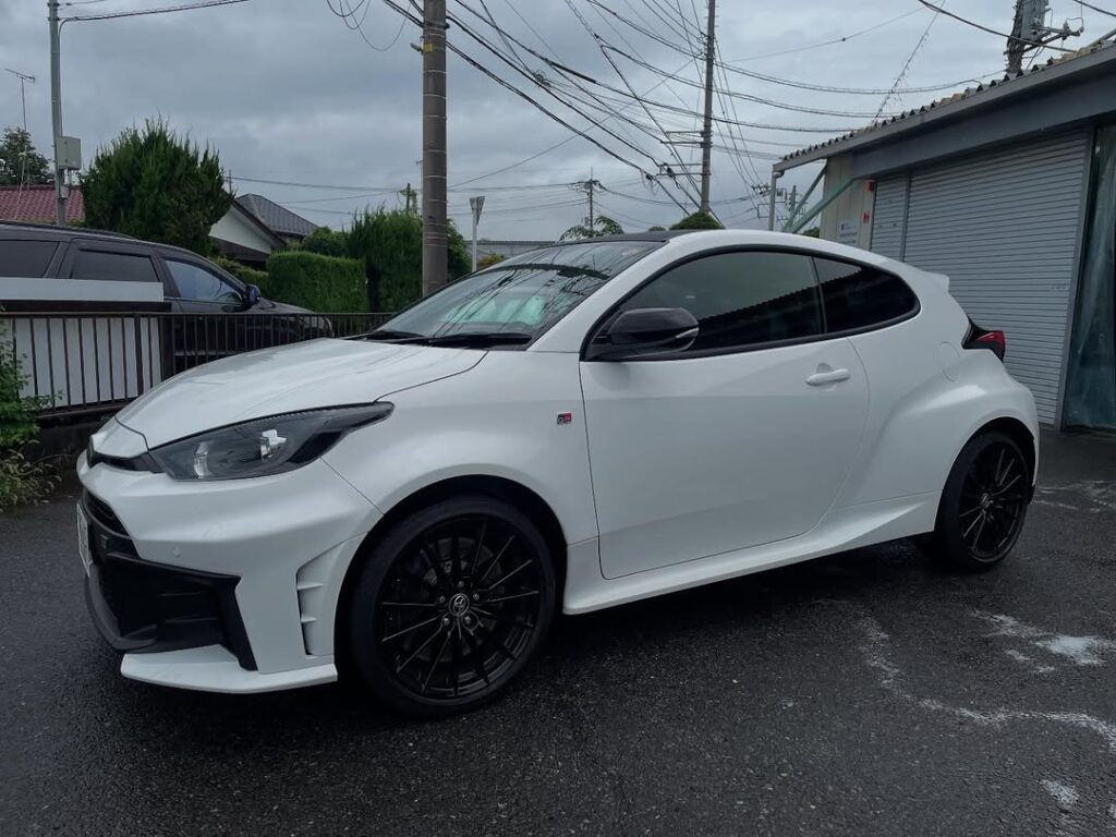 GRヤリスCR❗️ 新車で下ろして1ヶ月の新古車❗️ 1740キロ。